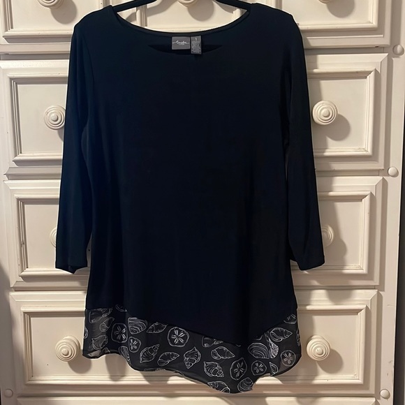 Euc Chico’s Travelers Classic Seashell-Trim Top. - Picture 3 of 8